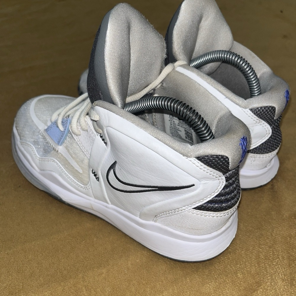Nike Kyrie Infinity GS White Iron Grey Basketball Shoes DD0334-102 Size 6.5Y - Picture 6 of 16